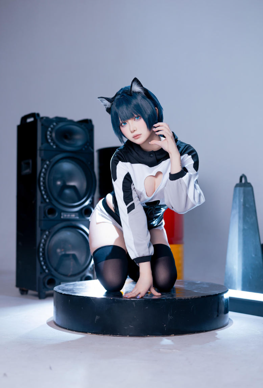 屿鱼化身“活体手办”——精致动作参考引爆二次元摄影圈！