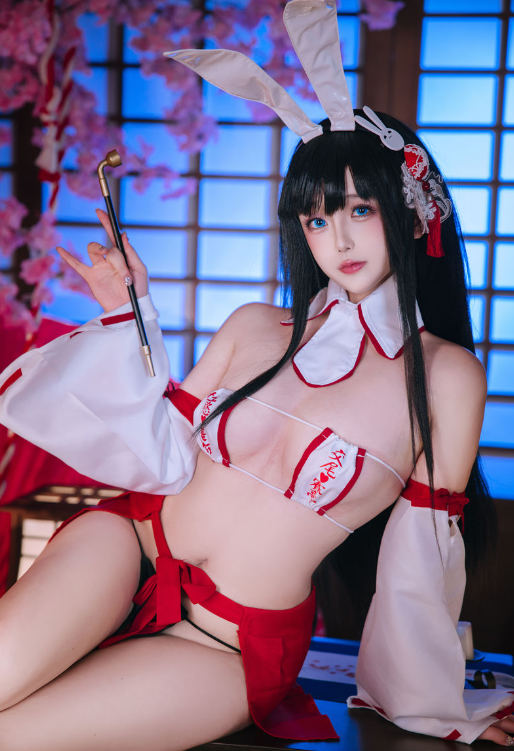 日奈娇化身大山兔女郎——《碧蓝航线》梦幻夜色下的心动瞬间♡🐰