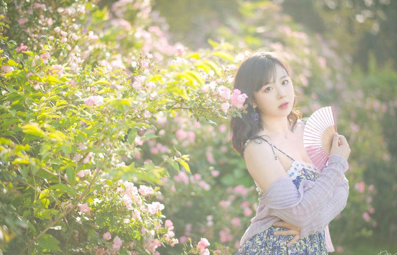 皮皮奶化身蔷薇精灵——《蔷薇花》写真浪漫绽放，甜美与梦幻的极致融合🌹✨