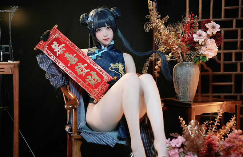 宮本桜化身《蔚蓝档案》龙华妃咲——优雅如花的战术少女，樱色微笑下的锋芒💮✨