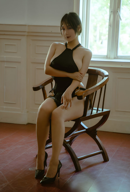 浅安安《激凸黑珍珠》——暗夜光泽下的神秘诱惑 🖤✨