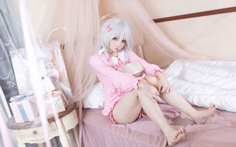 是三不是世w《埃罗芒睡衣》——温柔灯光下的秘密心跳 💕🌙