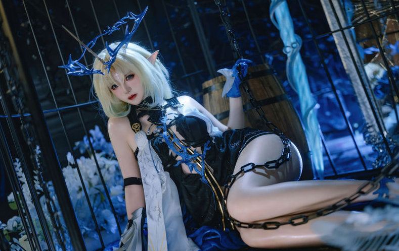 阿薰kaOri化身《芙露德莉斯》——冰雪王冠下的傲然优雅 ❄️👑