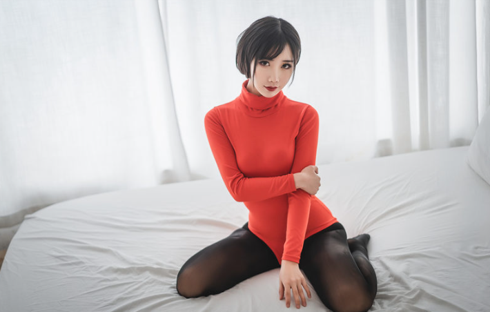 面饼仙儿化身冬日辣妹风·红毛衣×皮裤的反差魅力太犯规啦！