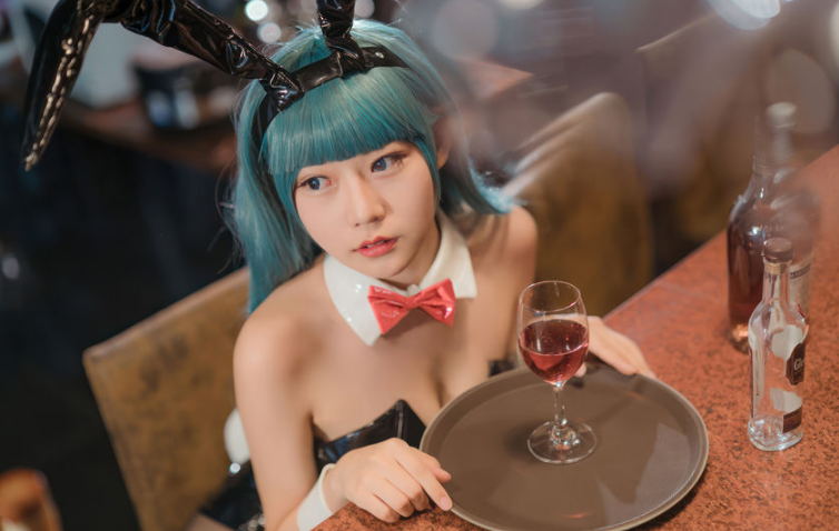 香草喵露露 cosplay 七龙珠布玛兔女郎|二次元cos、COSPLAY写真、布玛兔女郎美图欣赏