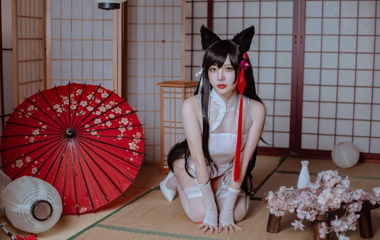 二佐Nisa:犬之眷碧蓝航线爱宕旗袍 COS 演绎,沉稳与魅惑共鸣的次元氛围