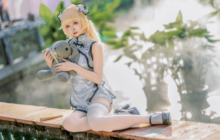 大大卷卷小卷·风起苍穹的温柔绽放——穹妹旗袍的东方物语