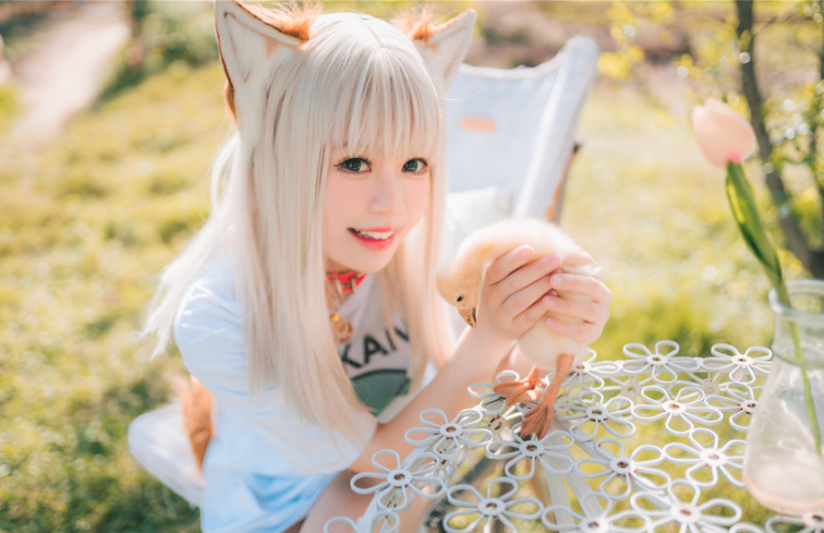 千反田鹿子Cos演绎黄豆粉系日常感 二次元治愈向创作观察