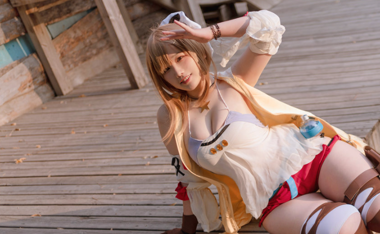 阿半今天很开心 cos演绎莱莎的冒险感 从炼金世界走到现实