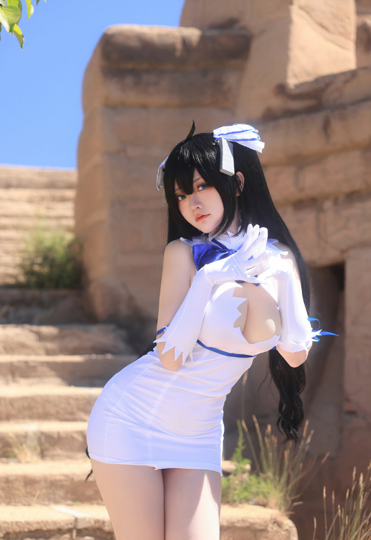 G44不会受伤 Cosplay 赫斯缇雅｜在二次元里点亮炉火女神的存在感