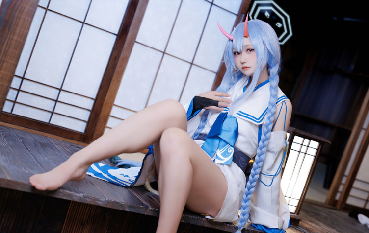 lunana Cosplay 和乐千世｜把静谧与锋芒揉进同一帧画面