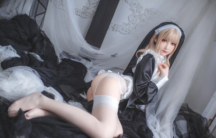 衣衣Cosplay｜修女主题下的克制美学