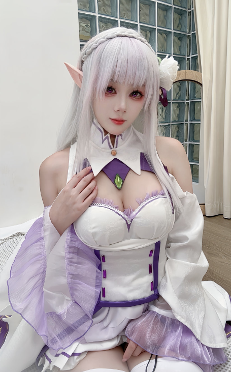 阿九从不咕咕 Cosplay｜艾米莉亚的柔光与温度