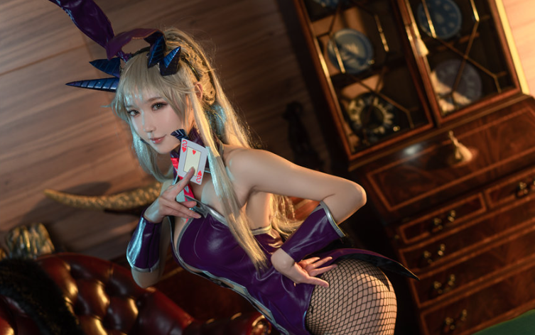 阿包也是兔娘 Cosplay|黑枪呆兔女郎的冷冽反差