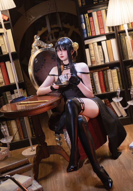 Natsuko夏夏子 Cosplay|间谍过家家约尔的优雅锋芒