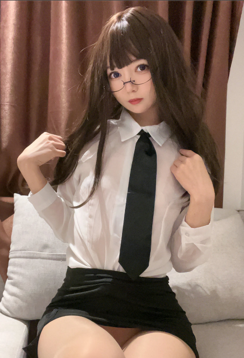 51酱 肉丝眼镜娘 [52P7V-420MB]