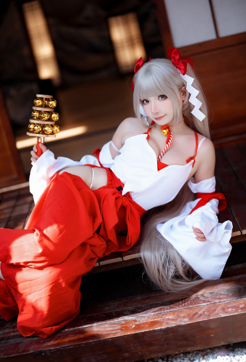 是三不是世w 碧蓝航线 可畏巫女[21P-566M]