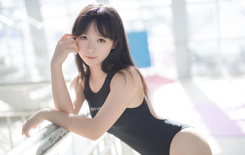 樱落酱w 泳池竞泳 [32P-255MB]